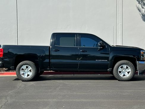 Used 2018 Chevrolet Silverado 1500 LT w/ LT Eassist Package image 3