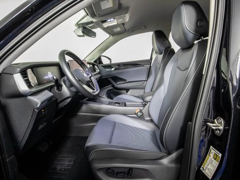 Used 2026 Volkswagen Tiguan SE FWD image 9