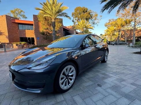 Used 2021 Tesla Model 3 Standard Range Plus RWD image 4