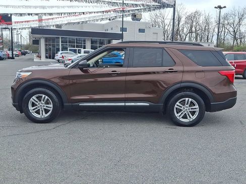Used 2020 Ford Explorer XLT w/ Comfort Package image 9