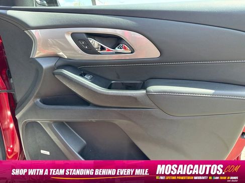Used 2023 Chevrolet Traverse LT w/ LT Premium Package AWD/4WD image 9