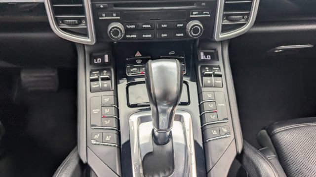 Used 2018 Porsche Cayenne Platinum Edition AWD/4WD image 35