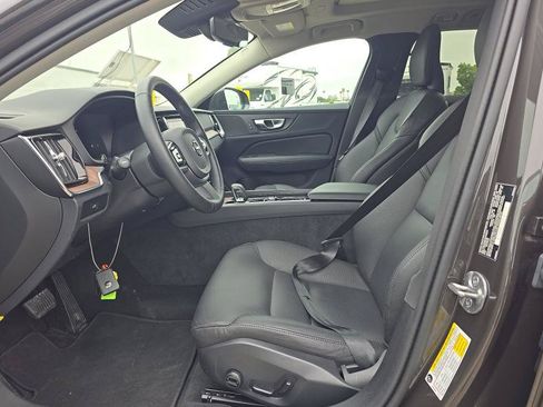 Used 2025 Volvo V60 B5 Cross Country Plus AWD/4WD image 5