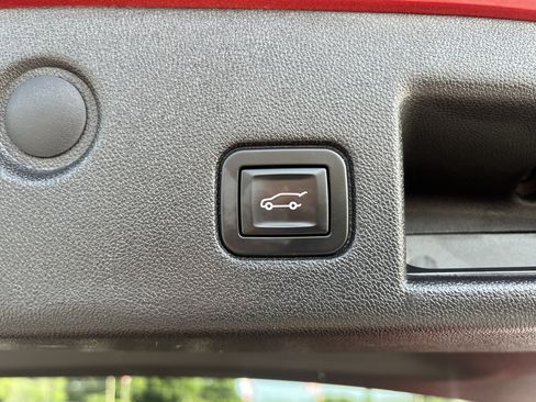 Used 2019 Chevrolet Equinox Premier w/ LPO, Cargo Package FWD image 13
