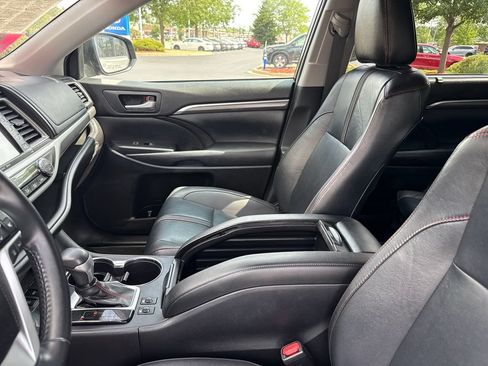Used 2019 Toyota Highlander SE AWD/4WD image 11