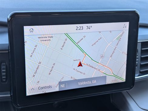 Used 2021 Ford Explorer XLT w/ Equipment Group 202A image 19