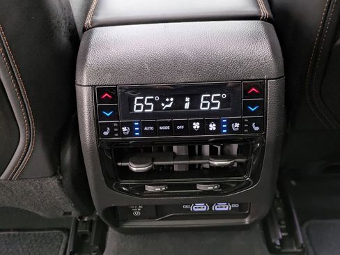 Used 2022 Jeep Grand Cherokee Summit AWD/4WD image 22