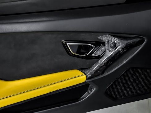 Used 2021 Lamborghini Huracan EVO RWD image 20