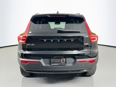 Certified 2023 Volvo XC40 B5 Plus w/ Climate Package image 7