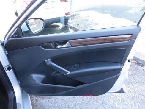 Used 2020 Volkswagen Passat 2.0T SEL image 28