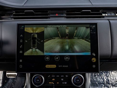 Used 2023 Land Rover Range Rover Long Wheelbase Autobiography image 20