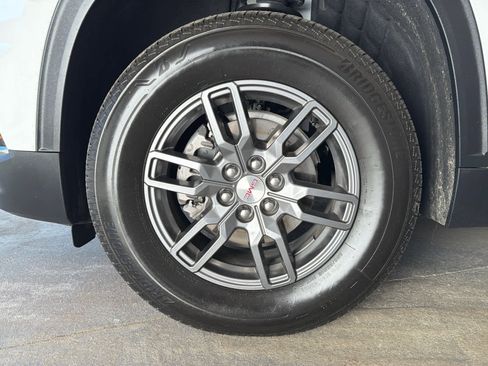 Used 2025 GMC Acadia Elevation image 13