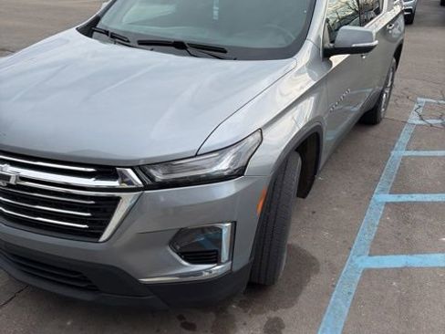 Used 2024 Chevrolet Traverse LT image 1