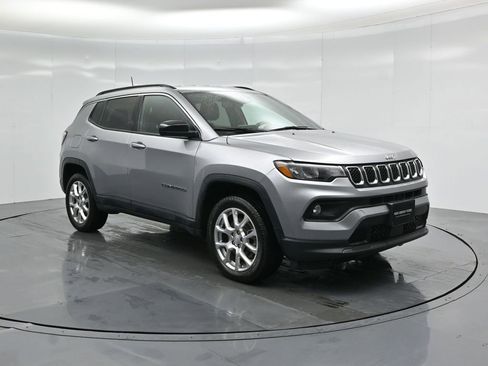 Used 2023 Jeep Compass Latitude image 54