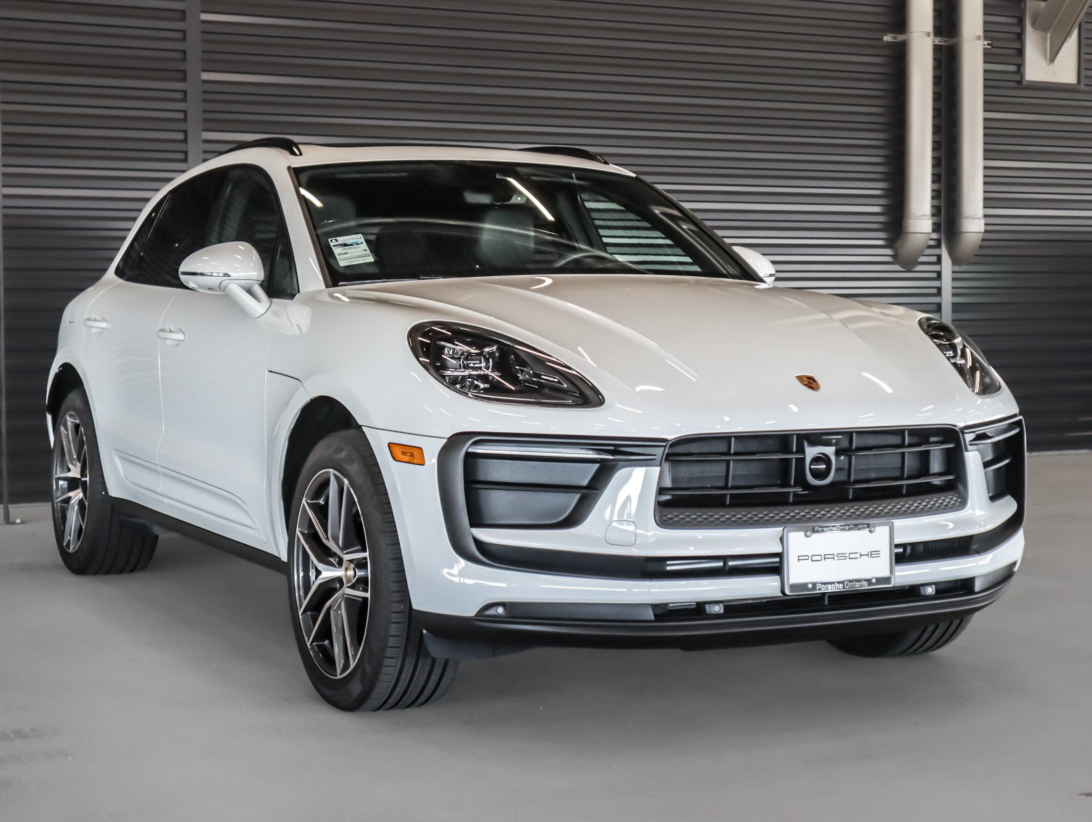 Used 2026 Porsche Macan AWD/4WD image 7