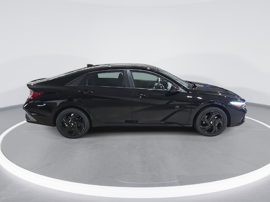 New 2026 Hyundai Elantra SEL FWD image 4