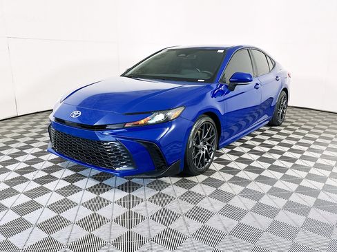 Used 2025 Toyota Camry SE w/ Convenience Package FWD image 7