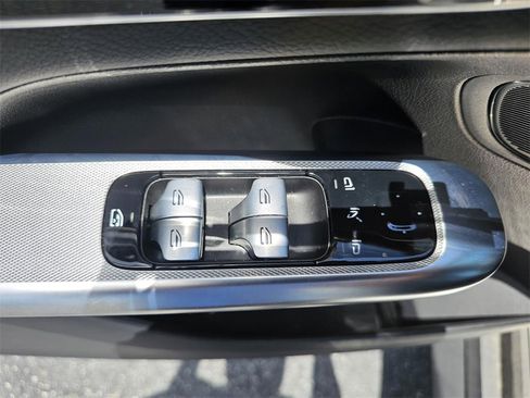 Used 2024 Mercedes-Benz GLC 300 image 13