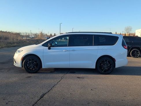 New 2026 Chrysler Pacifica Select image 6