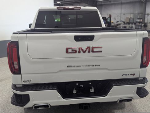 Used 2025 GMC Sierra 1500 AT4 w/ AT4 Premium Package AWD/4WD image 4