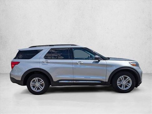 Used 2023 Ford Explorer XLT w/ Equipment Group 202A image 4