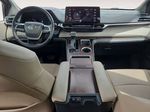 Used 2023 Toyota Sienna XLE AWD/4WD image 10