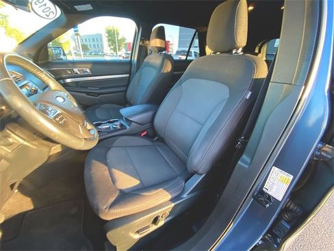 Used 2019 Ford Explorer XLT image 18