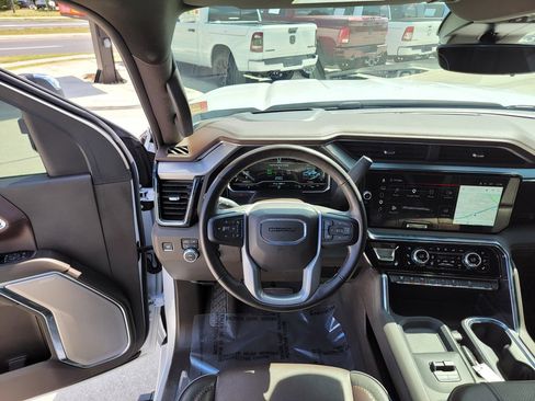 Used 2024 GMC Sierra 2500 Denali w/ Denali Reserve Package AWD/4WD image 17