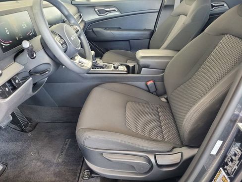 Used 2025 Kia Sportage LX image 23