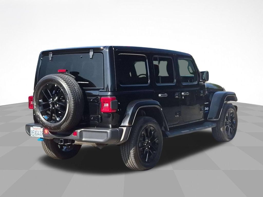 Used 2023 Jeep Wrangler Unlimited Sahara w/ Cold Weather Group AWD/4WD image 5