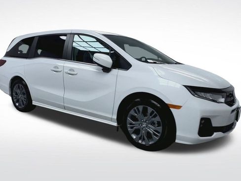 New 2026 Honda Odyssey Touring image 2
