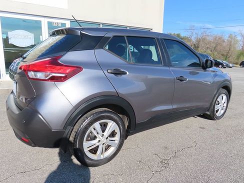 Used 2020 Nissan Kicks S image 9