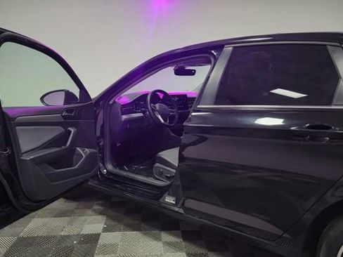 Used 2025 Volkswagen Jetta SE image 15