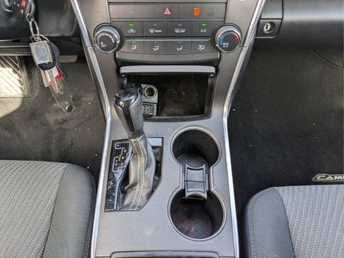 Used 2015 Toyota Camry LE FWD image 15