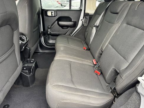 Used 2018 Jeep Wrangler Unlimited Sport image 19