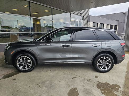 Used 2025 Lincoln Corsair AWD w/ Equipment Group 101A image 2