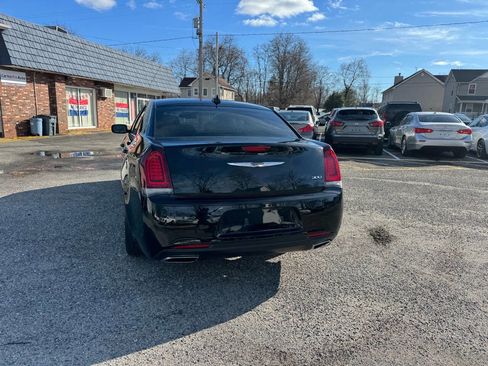 Used 2019 Chrysler 300 Touring w/ Sport Appearance Package image 17