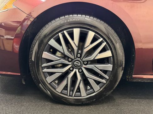 Used 2024 Nissan Altima 2.5 SV FWD image 12