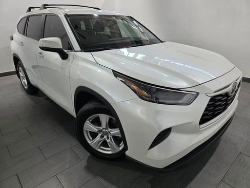 Used 2023 Toyota Highlander L FWD image 7