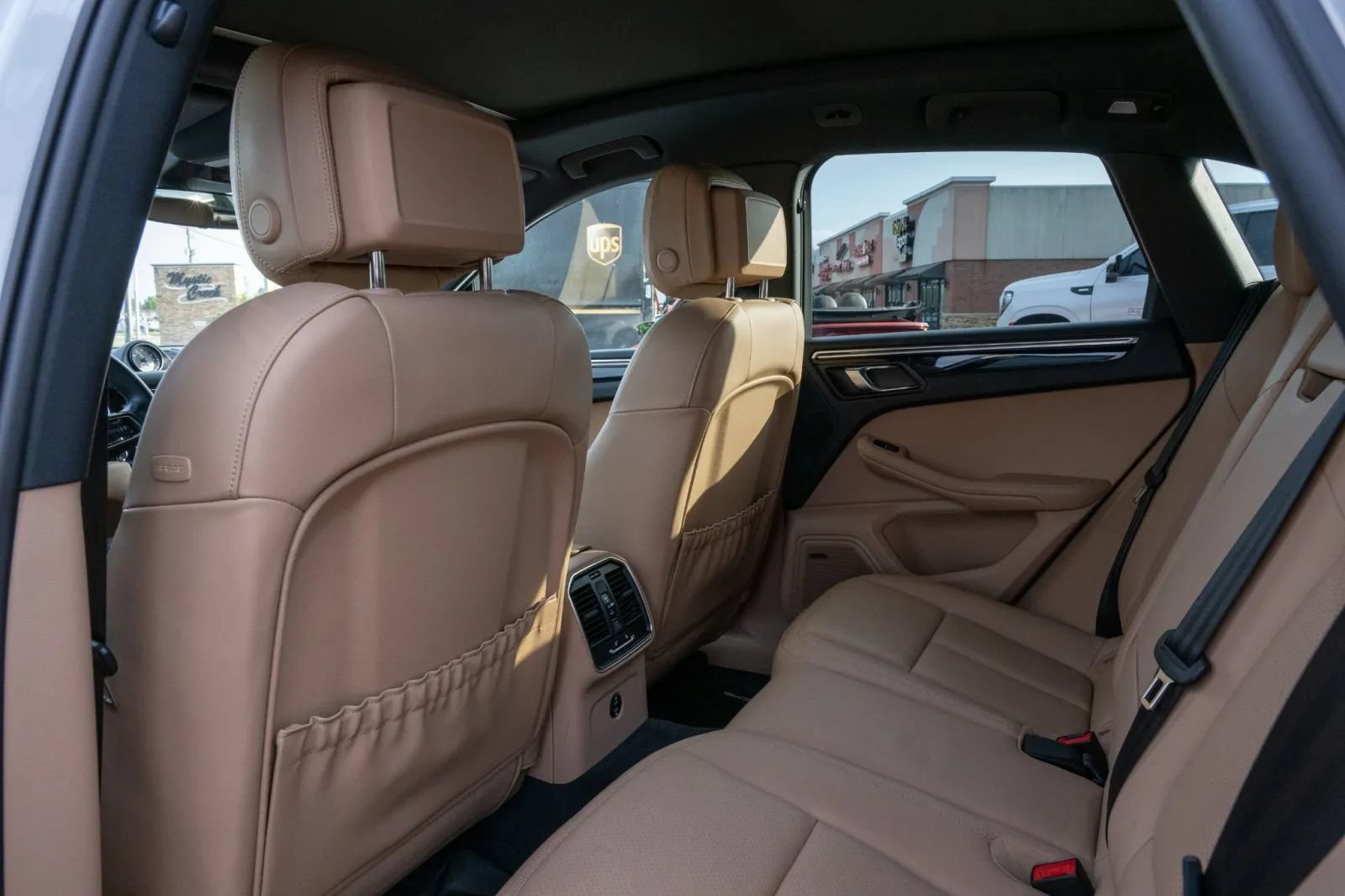 Used 2024 Porsche Macan w/ Premium Plus Package AWD/4WD image 43