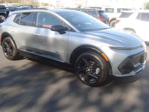 Used 2025 Chevrolet Equinox EV RS image 3