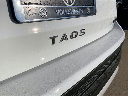 Used 2026 Volkswagen Taos SE AWD/4WD image 9