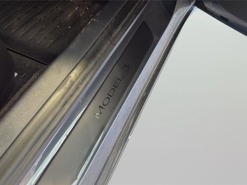 Used 2023 Tesla Model 3 Standard Range image 29