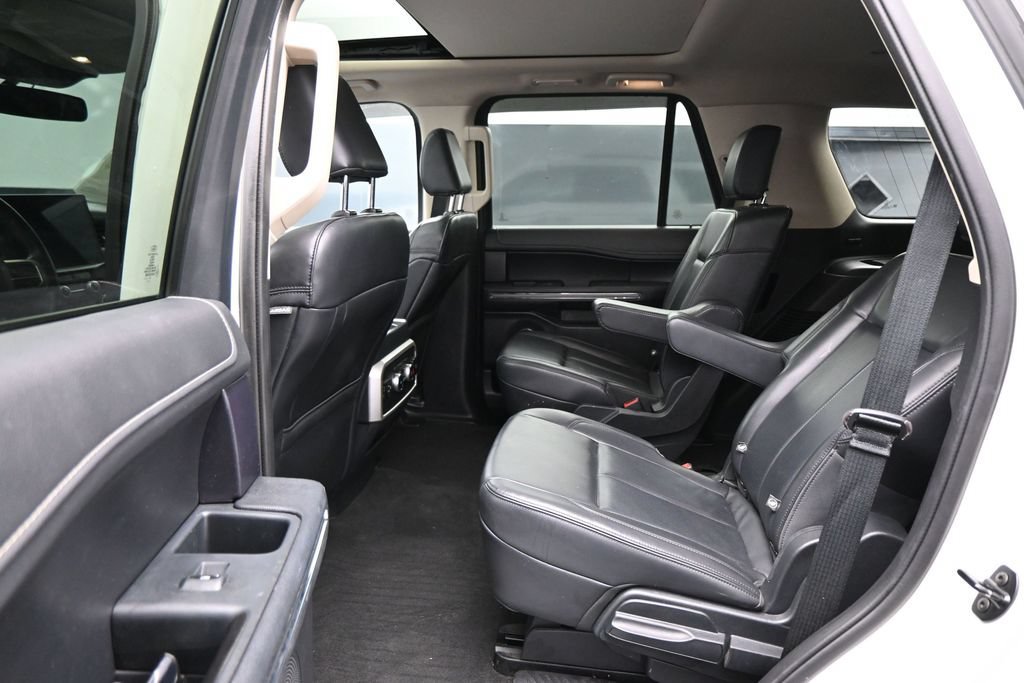 Used 2023 Ford Expedition XLT AWD/4WD image 28