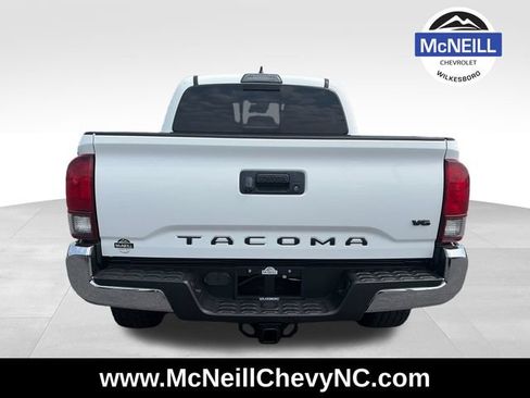 Used 2019 Toyota Tacoma TRD Off-Road AWD/4WD image 7