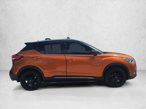 Used 2020 Nissan Kicks SR w/ SR Premium Package FWD image 4