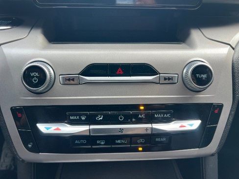 Used 2023 Ford Explorer XLT w/ Equipment Group 202A RWD image 42