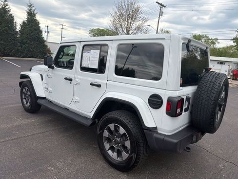 Used 2022 Jeep Wrangler Unlimited Sahara image 3