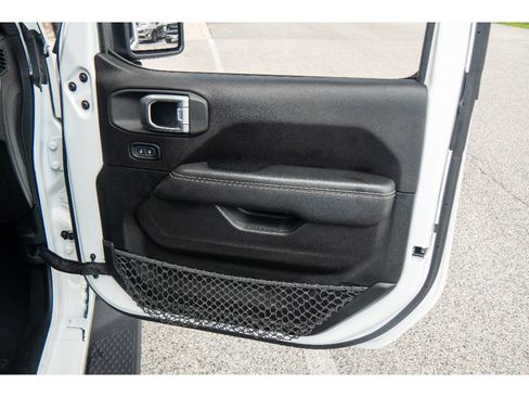 Used 2020 Jeep Gladiator Overland w/ Safety Group AWD/4WD image 17