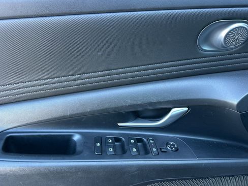 Used 2024 Hyundai Elantra Limited image 10